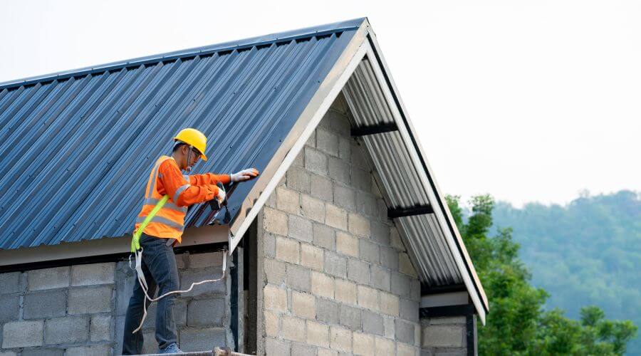 Professional residential roofers in Plano, IA